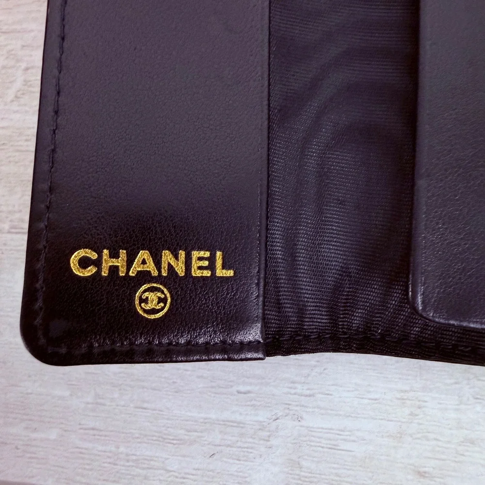 Chanel Key Holder Black Patent Leather CC Logo Vintage 6 Hook Wallet